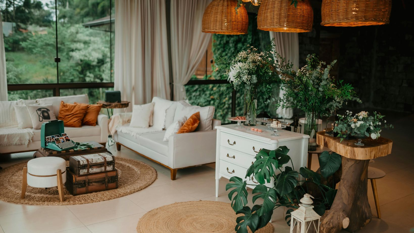 You are currently viewing Transform Your Space: Create the Perfect Bohemian Botanical Living Room esencia